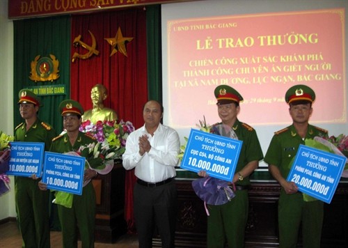Khen thưởng thành tích phá nhanh vụ trọng án giết người phân xác phi tang ở Bắc Giang
