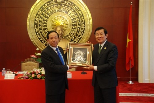Chủ tịch nước Trương Tấn Sang thăm Đại sứ quán Việt Nam tại Trung Quốc