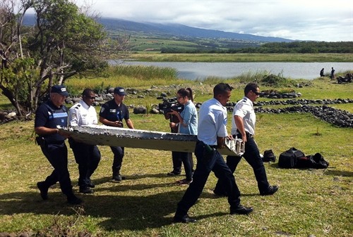 Pháp xác nhận mảnh vỡ tìm thấy trên đảo Reunion là của máy bay MH370