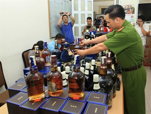 Phá ổ nhóm sản xuất rượu Chivas rởm