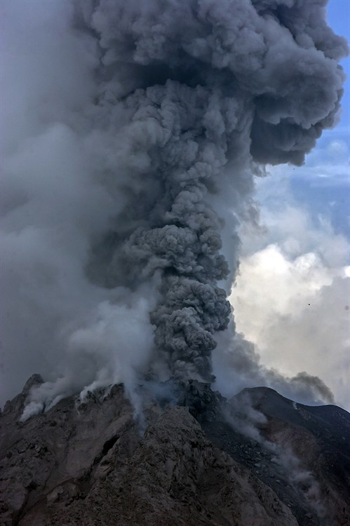Núi lửa phun trào tại Indonesia