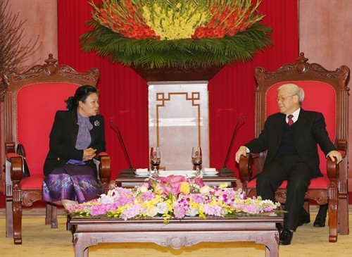 Tổng Bí thư Nguyễn Phú Trọng tiếp Đặc phái viên của Tổng Bí thư Đảng Nhân dân Cách mạng Lào