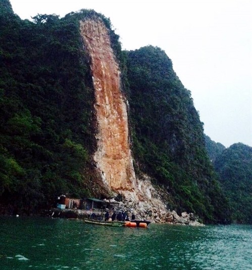 Quảng Ninh: Sạt lở đất đá làm ba người mất tích