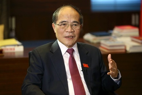 Chủ tịch Quốc hội Nguyễn Sinh Hùng trả lời phỏng vấn phóng viên Thông tấn xã Việt Nam