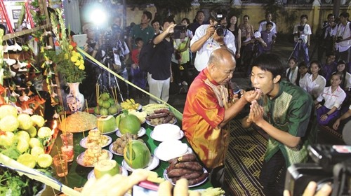 Lễ hội Ook-om-boc của đồng bào Khmer Nam Bộ
