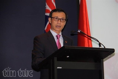Đại sứ Việt Nam tại Australia trả lời vụ du học sinh bị lừa vé máy bay giả