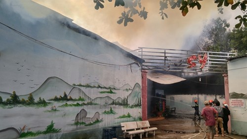 Tiền Giang: Kịp thời dập tắt đám cháy ở quán karaoke