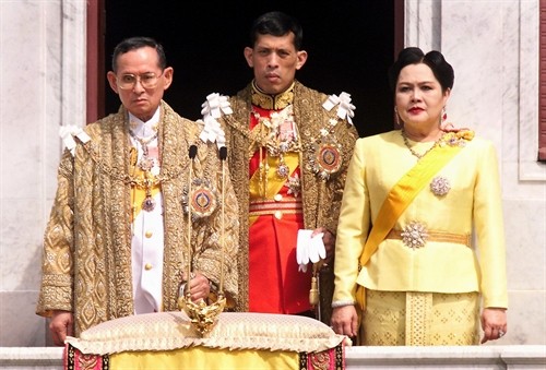 Nhà Vua Thái Lan băng hà. Hoàng Thái tử Maha Vajiralongkorn kế nhiệm