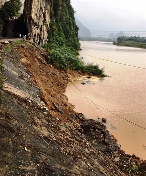 Quảng Bình: Mưa to gây lũ lụt và sạt lở đường sắt Bắc-Nam