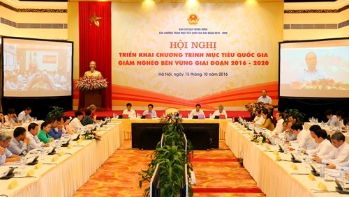 Thủ tướng Nguyễn Xuân Phúc chủ trì Hội nghị trực tuyến triển khai Chương trình mục tiêu Quốc gia giảm nghèo bền vững giai đoạn 2016 - 2020