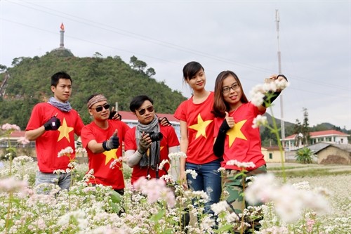 Nhiều điểm đến tại Đồng Văn thu hút khách dịp lễ hội hoa Tam giác mạch