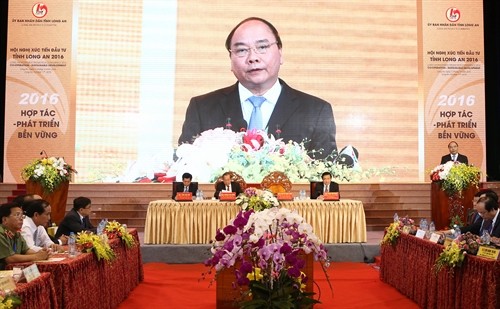 Thủ tướng Nguyễn Xuân Phúc: Chính phủ cam kết tạo điều kiện thuận lợi cho các nhà đầu tư vào tỉnh Long An