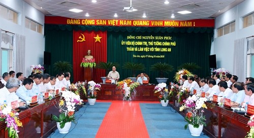 Thủ tướng Nguyễn Xuân Phúc: Nỗ lực phấn đấu đưa Long An trở thành một trong 3 trung tâm kinh tế của khu vực
