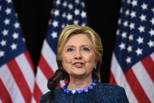 Cựu Ngoại trưởng Hillary Clinton tự tin trước cuộc điều tra của FBI