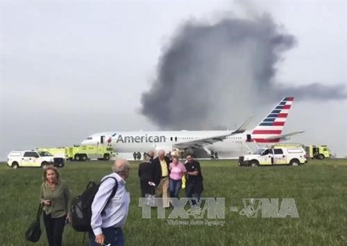 Mỹ: Máy bay chở 170 người bốc cháy tại Chicago