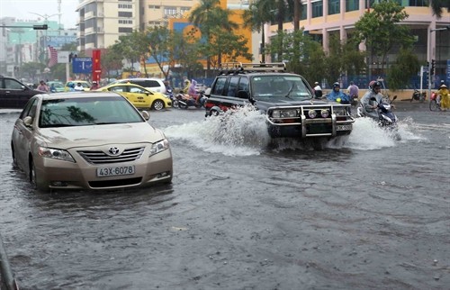 Tp. Hồ Chí Minh mưa lớn gây ách tắc giao thông cục bộ
