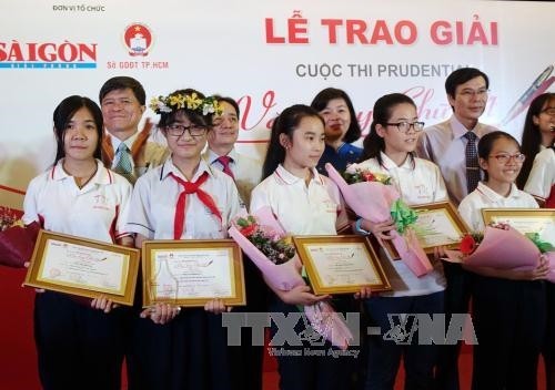 Thành phố Hồ Chí Minh trao giải cuộc thi Văn hay chữ tốt năm 2016