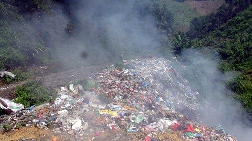 Bắc Kạn: Người dân bức xúc vì bãi rác thải gây ô nhiễm môi trường