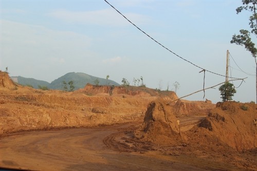 Người dân xã Cây Thị khốn khổ vì khai thác khoáng sản