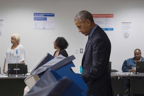 Bầu cử Tổng thống Mỹ 2016: Tổng thống Barack Obama đi bỏ phiếu sớm