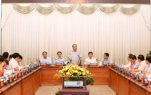 Thủ tướng Nguyễn Xuân Phúc làm việc với lãnh đạo Thành phố Hồ Chí Minh về công tác quản lý, đảm bảo an toàn thực phẩm.