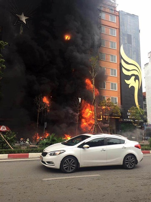 Hà Nội: Cháy lớn trên phố Trần Thái Tông