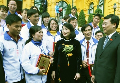 Phó Chủ tịch nước Đặng Thị Ngọc Thịnh gặp mặt Đoàn đại biểu giáo viên tiêu biểu đang công tác tại các huyện và xã đảo