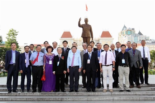Lãnh đạo Thành phố Hồ Chí Minh gặp gỡ đại biểu kiều bào tiêu biểu