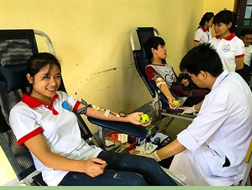 Hơn 600 sinh viên ở Huế tham gia chương trình "Pru - Tình nguyện hiến máu nhân đạo 2016"