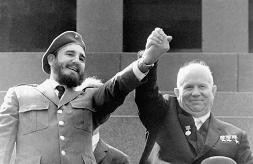 Fidel Castro và con tàu Granma vượt biển trở về Tổ quốc