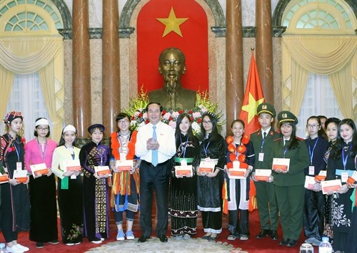 Chủ tịch nước Trần Đại Quang gặp mặt học sinh, sinh viên dân tộc thiểu số xuất sắc