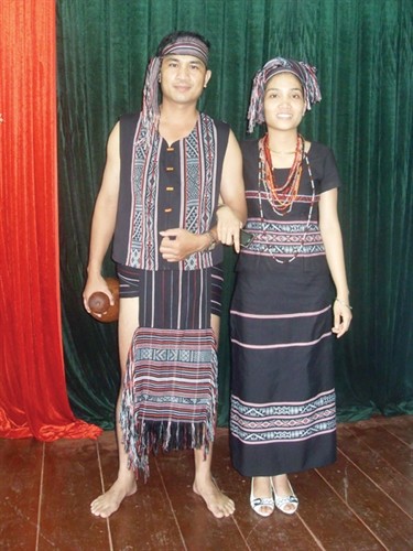 Trang phục truyền thống của dân tộc Hrê ở Quảng Ngãi