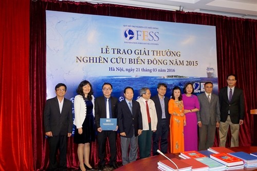 Giảng viên Trường Đại học Phan Châu Trinh nhận giải thưởng Nghiên cứu biển Đông 2015
