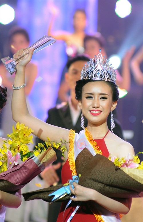 Thí sinh Đặng Thị Thu Hồng giành ngôi vị Hoa khôi cuộc thi Nữ sinh viên Việt Nam duyên dáng 2016