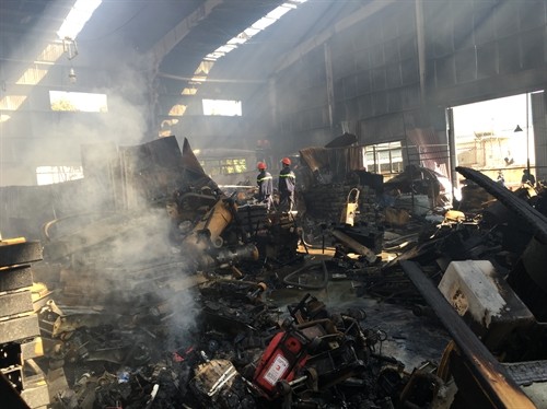 Cháy lớn tại cụm công nghiệp Ngọc Hồi, Hà Nội