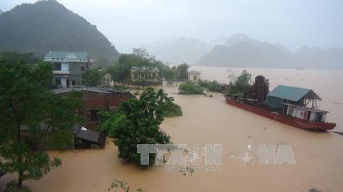 Miền Trung tiếp tục mưa to. Vùng núi các tỉnh Quảng Nam, Quảng Ngãi, Bình Định đề phòng xảy ra lũ quét, sạt lở đất