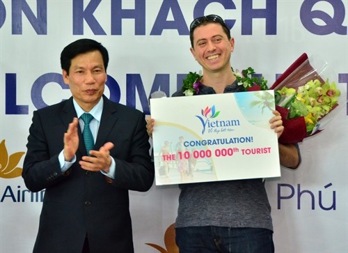 Việt Nam đón vị khách quốc tế thứ 10 triệu trong năm 2016