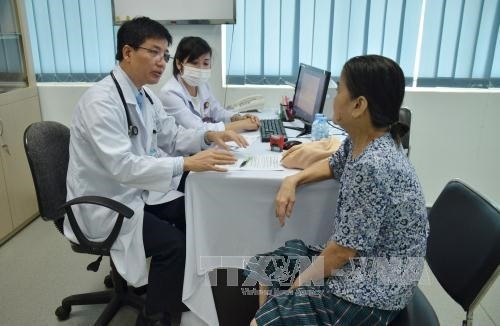 Tấm lòng y bác sỹ Việt Nam với người bệnh Campuchia