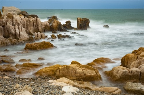 Vẻ đẹp của biển và bãi đá bảy màu Cổ Thạch