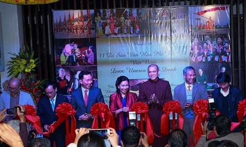 Ra mắt sách ảnh giới thiệu 11 di sản văn hóa phi vật thể Việt Nam được UNESCO vinh danh