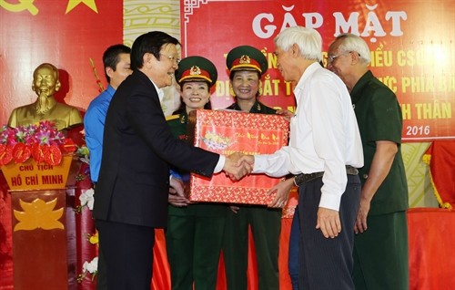 Chủ tịch nước Trương Tấn Sang gặp mặt các chiến sỹ cách mạng bị địch bắt, tù đày