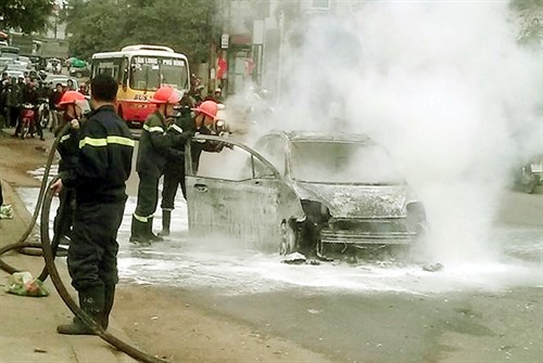 Thái Nguyên: Ô tô bị cháy khi đang lưu thông