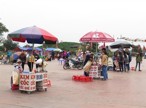 Lễ hội đền Trần tỉnh Thái Bình chưa mở đã xuất hiện những hình ảnh phản cảm