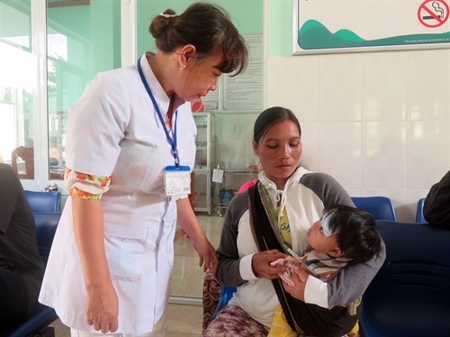 Trung tâm y tế huyện Nam Giang nỗ lực chăm sóc sức khỏe đồng bao vùng cao