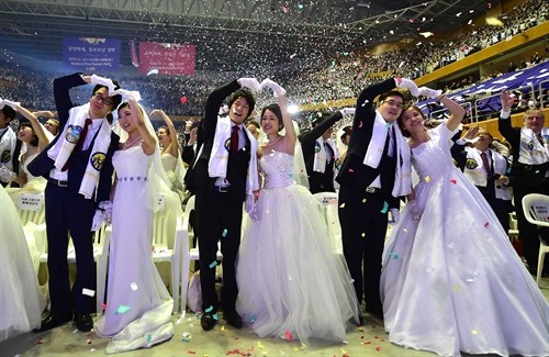 Lễ cưới tập thể của hàng trăm cặp uyên ương ở Hàn Quốc