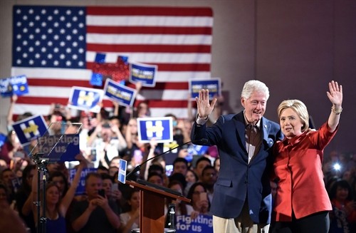 Bầu cử Mỹ 2016: Bà Hillary Clinton và ông Donald Trump tạm dẫn đầu