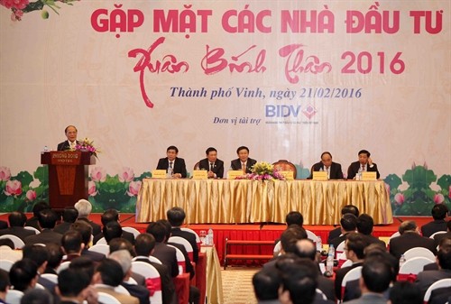 Chủ tịch Quốc hội Nguyễn Sinh Hùng dự Hội nghị gặp mặt các nhà đầu tư Xuân Bính Thân 2016