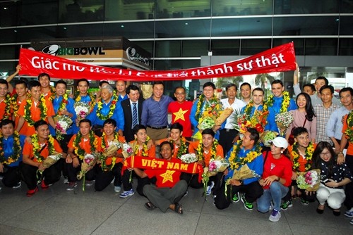 Đội tuyển bóng đá Futsal Việt Nam được người hâm mộ chào đón nồng nhiệt 