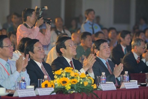 Chủ tịch nước dự và trao chứng nhận Hàng Việt Nam chất lượng cao cho các doanh nghiệp