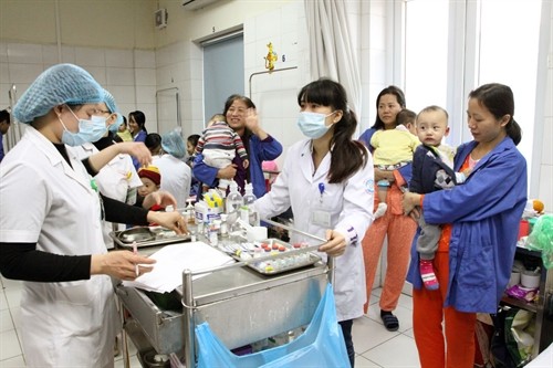 Hà Nội: Bệnh nhi nhập viện tăng nhanh do thời tiết rét đậm, rét hại